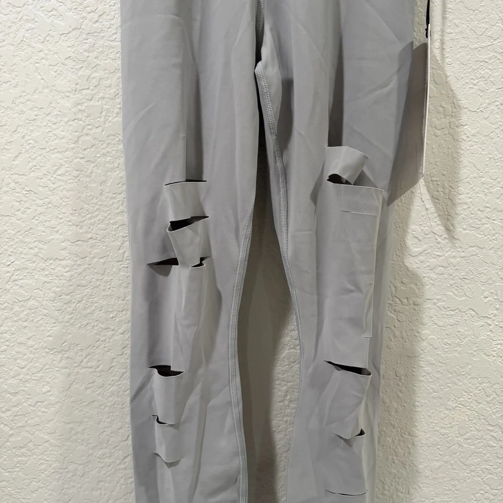 alo yoga high waist ripped warrior legging alloy Size Small